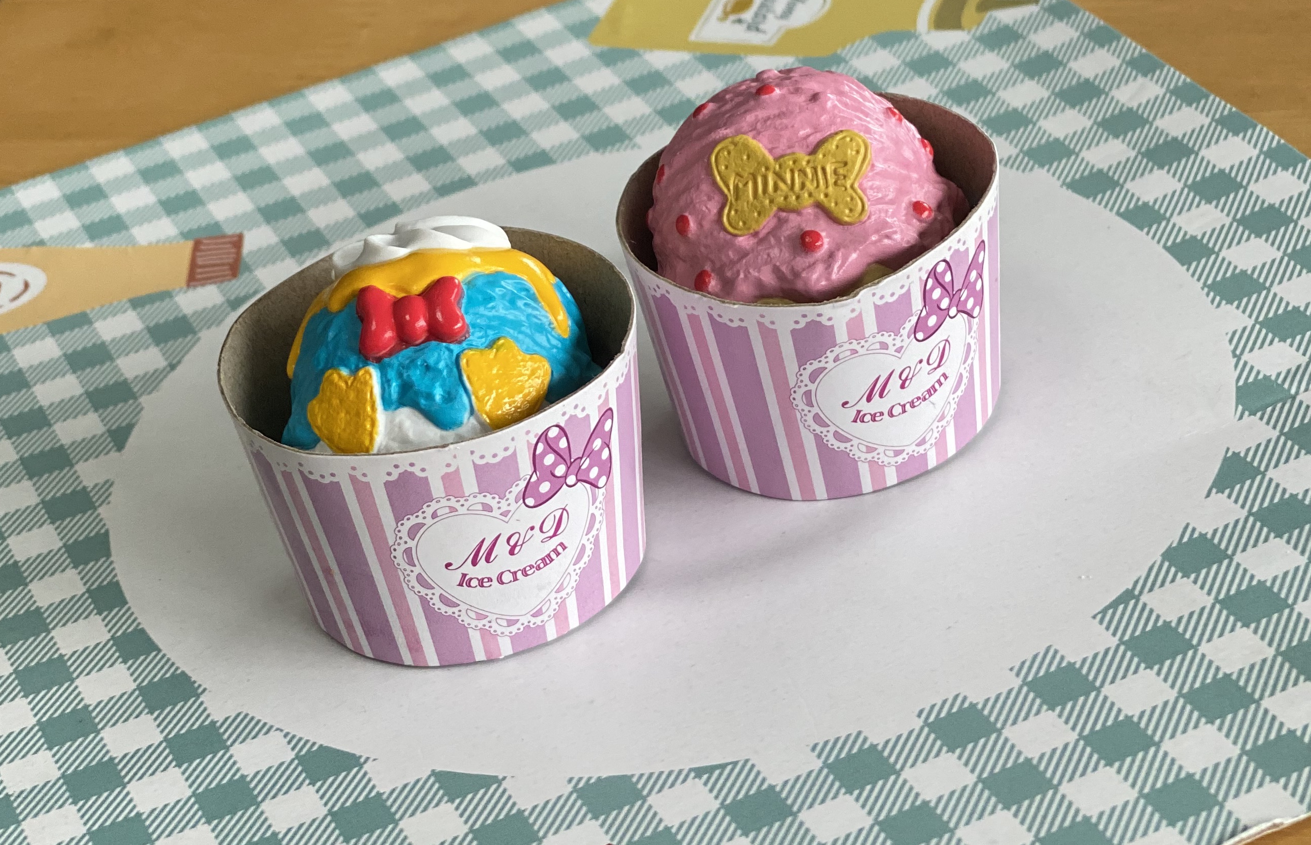2種類のアイスクリームの画像